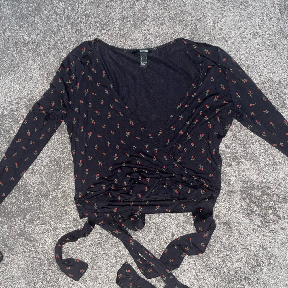 Forever 21 long sleeve with roses that ties